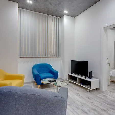 아파트 Stylish 3br Apartment, Fantastic Location In *