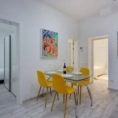 Stylish 3br Apartment, Fantastic Location In *