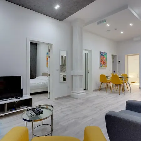 Stylish 3br Apartment, Fantastic Location In 아파트
