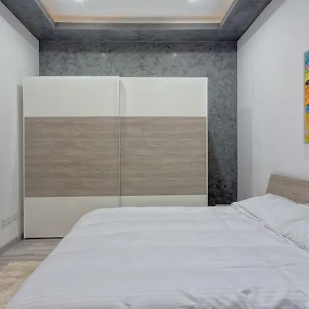 Stylish 3br Apartment, Fantastic Location In * 슬리에마