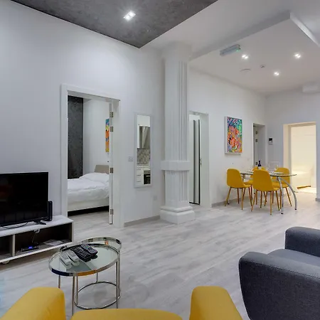 Stylish 3br Apartment, Fantastic Location In