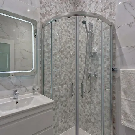Apartment Stylish 3br Apartment, Fantastic Location In *